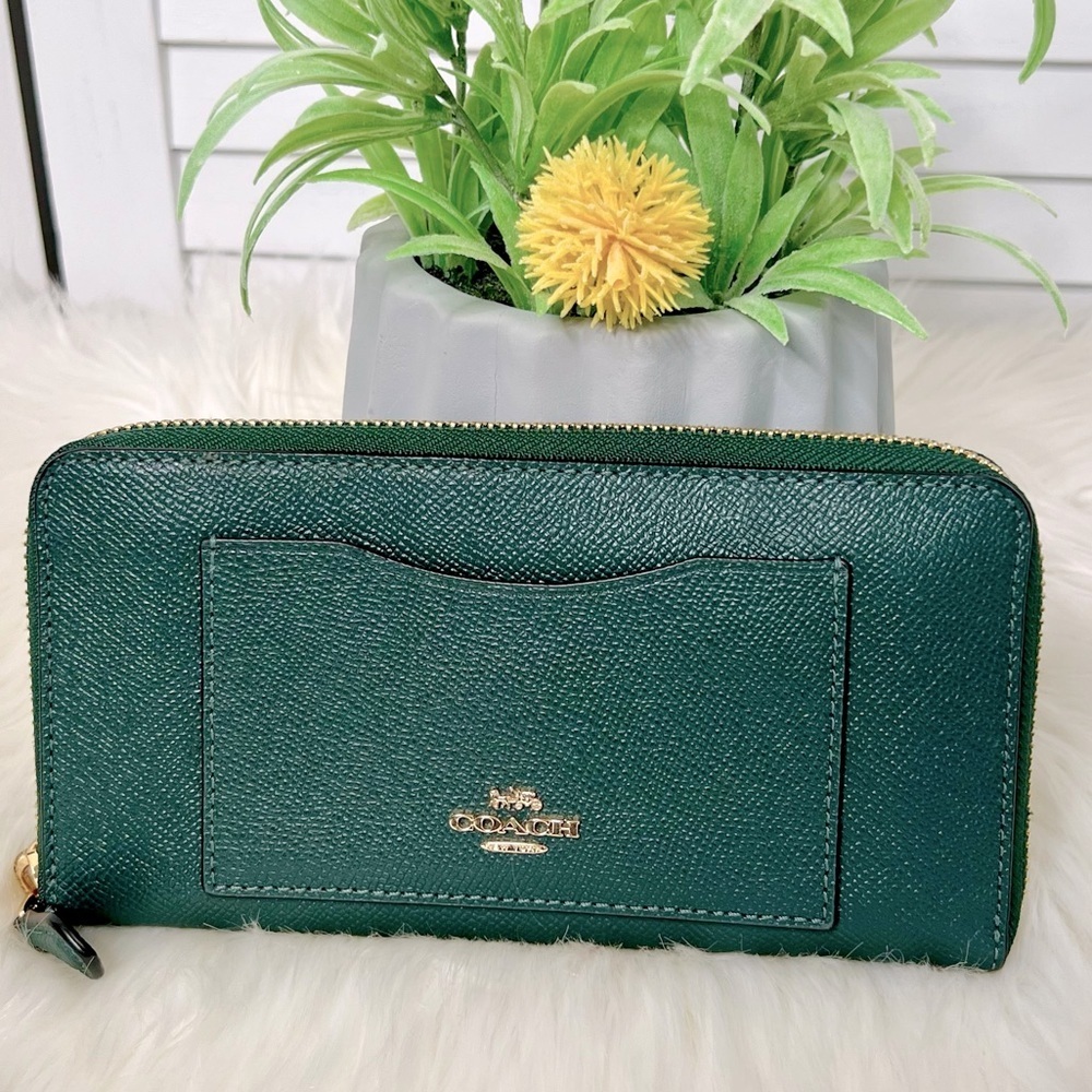 COACH Crossgrain Dark Green Leather  Accordion Zip Around Wallet